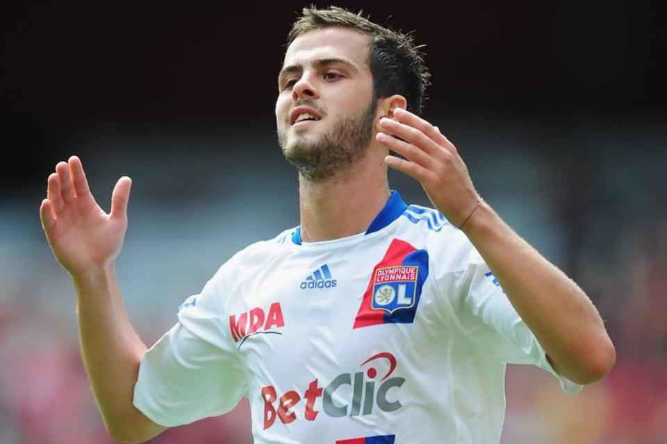 Mantan pemain Barcelona dan Lyon, Miralem Pjanic Umumkan Gantung Sepatu