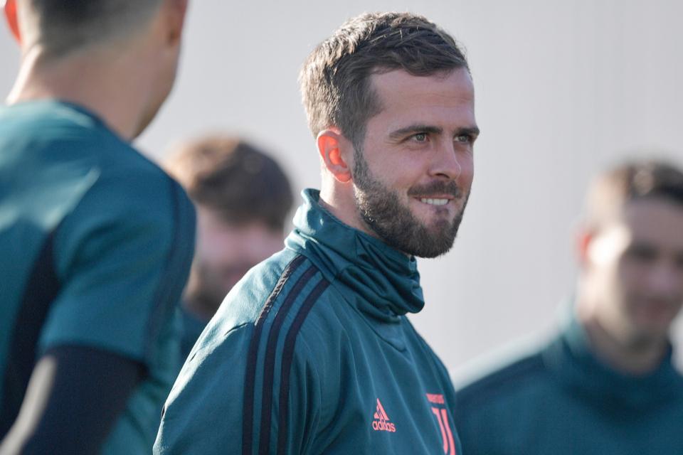 Mantan pemain Barcelona dan Lyon, Miralem Pjanic Umumkan Gantung Sepatu