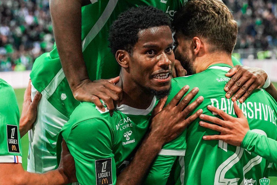 Kontraknya Tak Jelas, Raksasa Skotlandia Bidik Pilar St Etienne