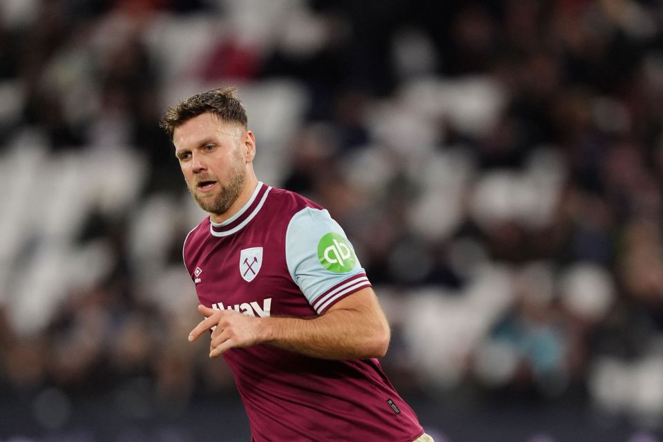 Striker Tak Terpakai West Ham Selangkah Lagi Gabung AC Milan
