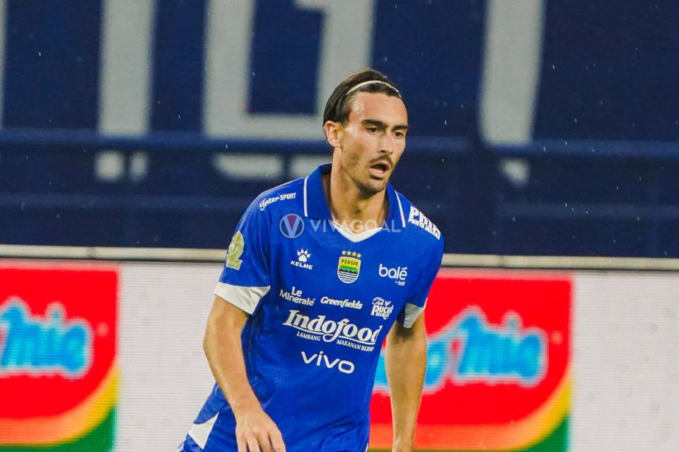 Andrew Jung dan Adam Alis Diragukan Tampil Bela Persib Kontra Borneo