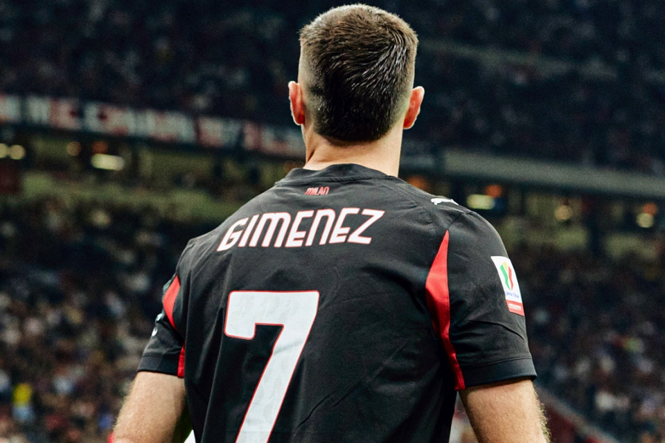 Punya Situasi yang Tak Enak, Juru Gedor Meksiko Bakal Pergi dari Milan?
