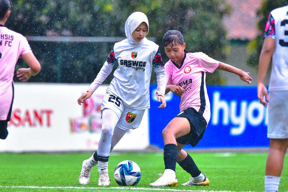 Diva Aulia Putri, Dari Panggung Jaipong ke Lapangan Hijau