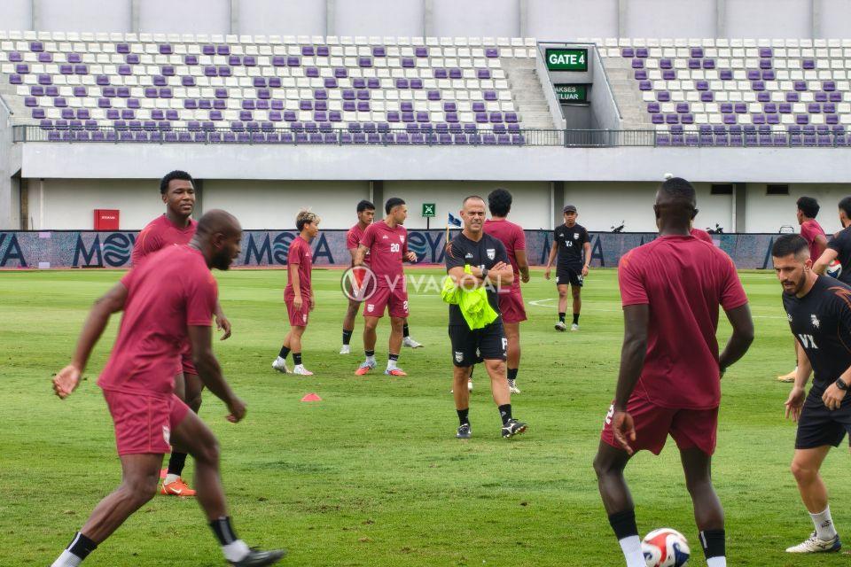 Pelatih Borneo Tetap Santai Meski Dikejar Persib dan Persija