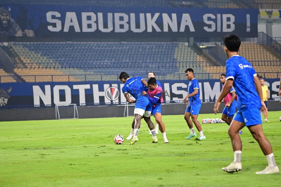 Sesi Latihan Persib