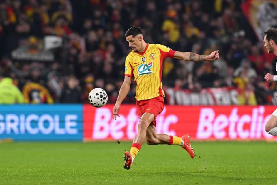 Kapten RC Lens, Florian Sotoca Bicara Soal Persaingan Gelar Juara Ligue 1 dengan PSG