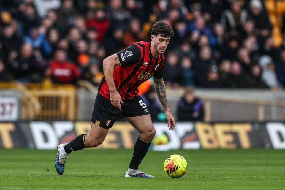 Berpotensi Ditinggal Schlotterbeck, Dortmund Incar Bek Tengah Bournemouth