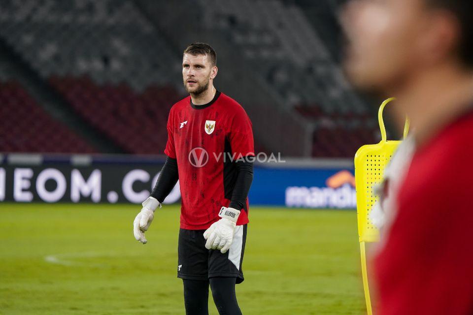 Baru Debut di Ajax, Maarten Paes Langsung Dapat Kritik Tajam