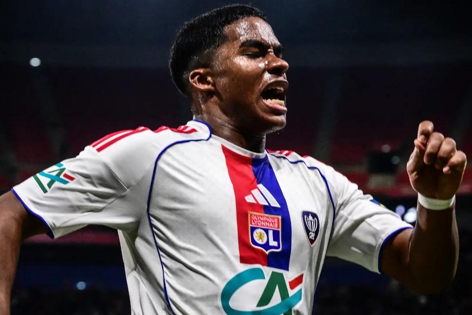 Kena Kartu Merah, Endrick Malah DIbela Pelatih Lyon