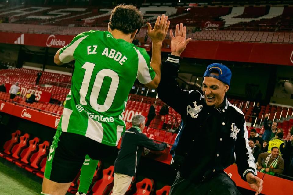 Pemain Real Betis, Ez Abde dikaitkan dengan Real Betis. Namun agen Ez Abde memastikan sang pemain tetap bersama Real Betis.