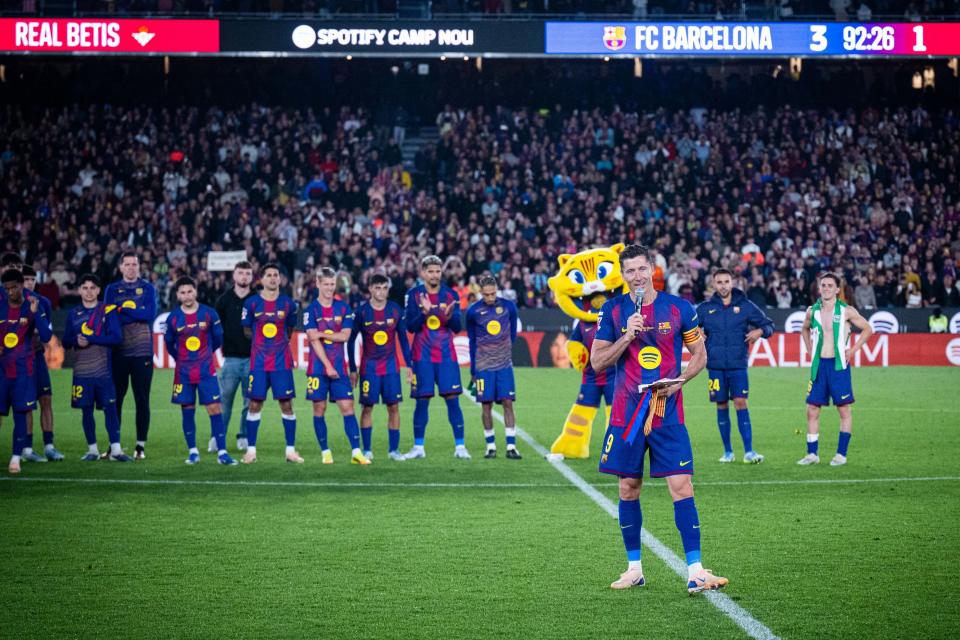 Perpisahan Robert Lewandowski dengan Barcelona.