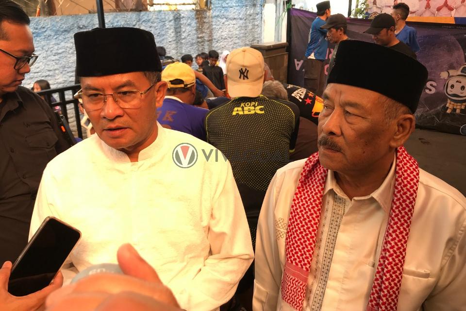 Wakil Gubernur Jawa Barat, Erwan Setiawan dan Komisaris PT. Persib Bandung Bermartabat, Umuh Muchtar.
