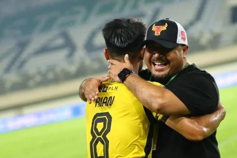 Meski Timnya Degradasi, Pelatih Semen Padang Punya Alasan Khusus untuk Bertahan