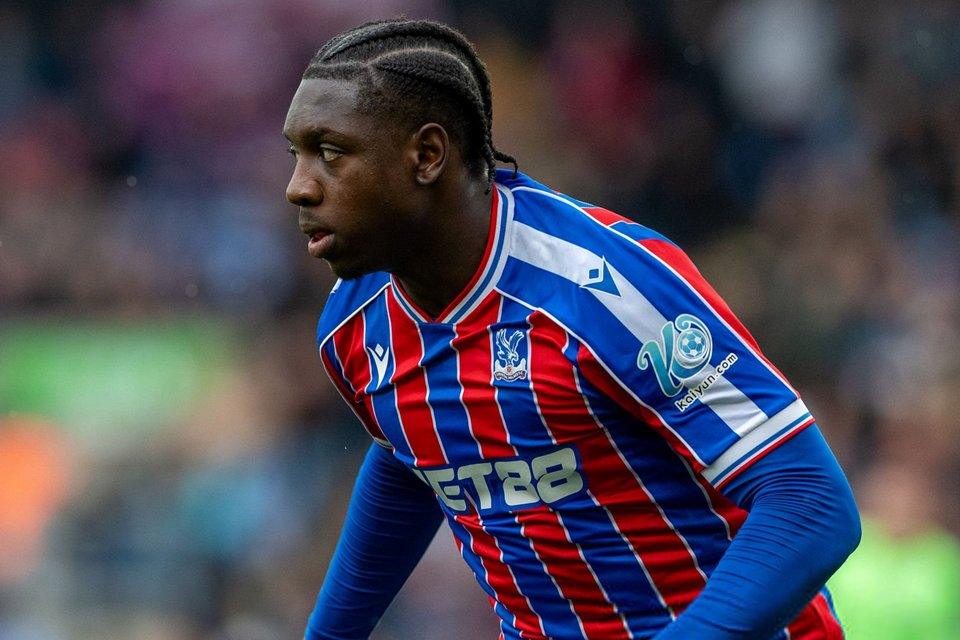 PSG dan Barcelona Minati Bek Crystal Palace, Siapa?