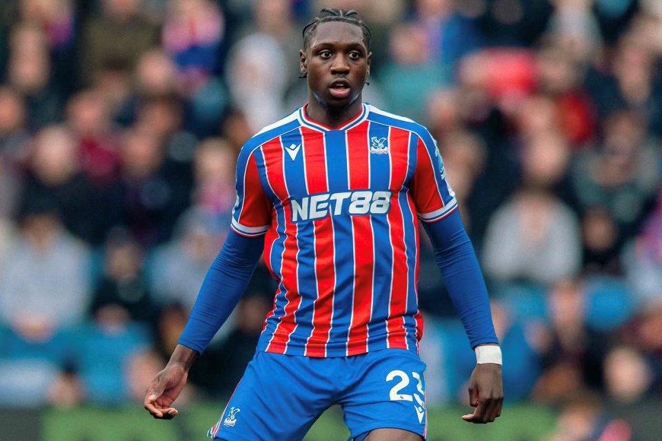PSG dan Barcelona Minati Bek Crystal Palace, Siapa?