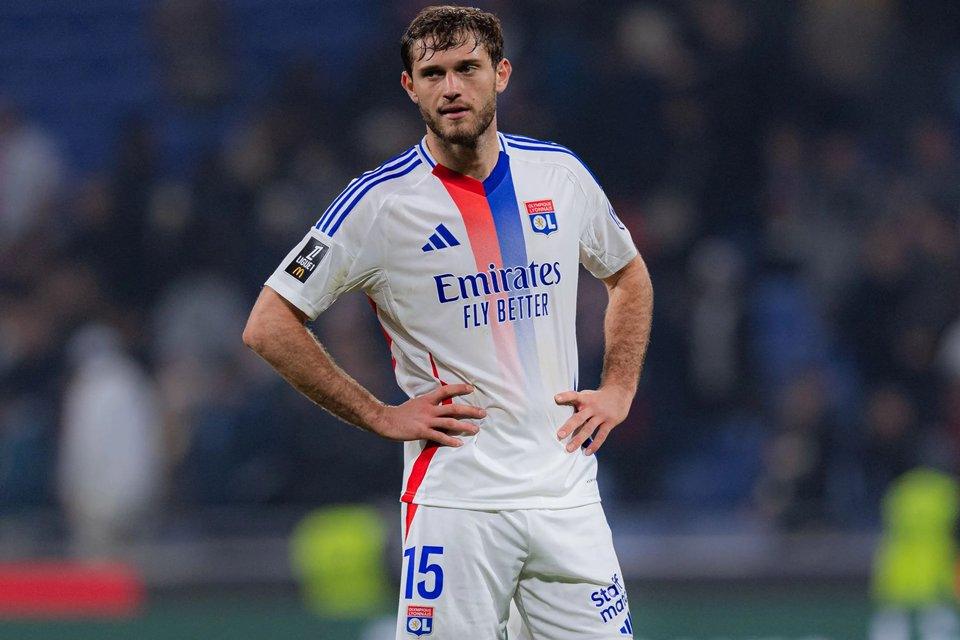 Dibidik Beberapa Tim Eropa, Gelandang Lyon Bakal Hengkang?