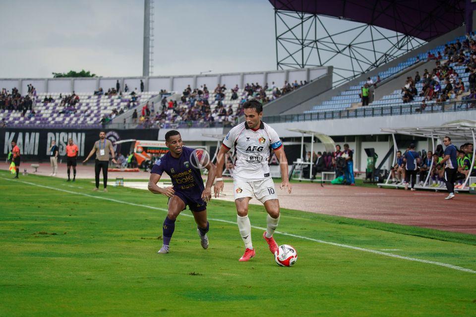 John Herdman Buka Pintu Bagi Ezra Walian di Timnas Indonesia Untuk AFF