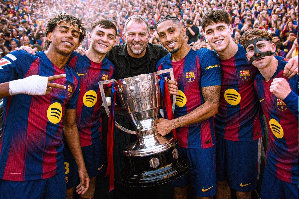 Bawa Barcelona Juara, Flick Teken Kontrak Baru dengan Klub