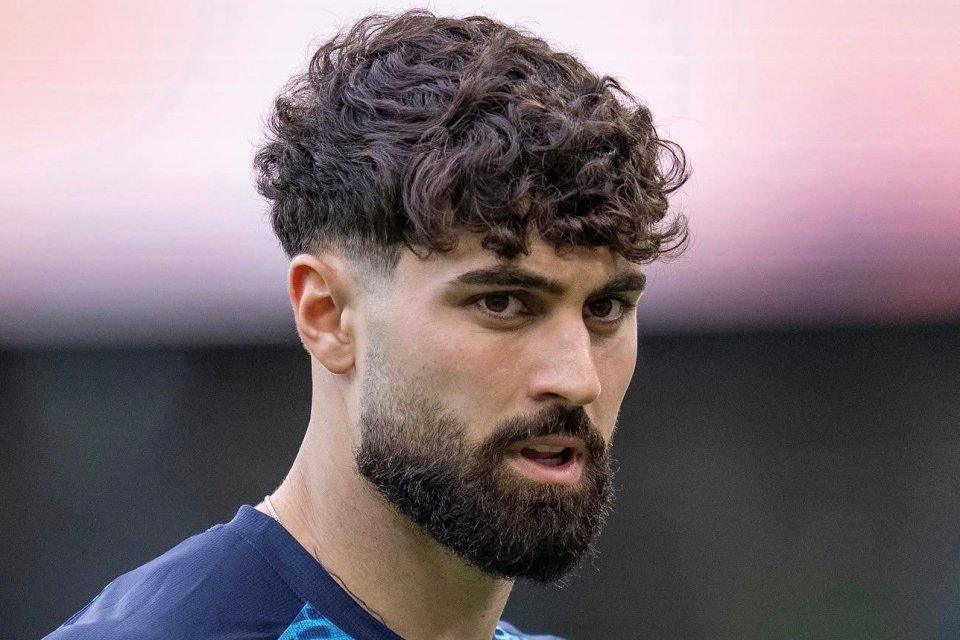 Bek Manchester City Mulai Tawarkan Dirinya ke Real Madrid?