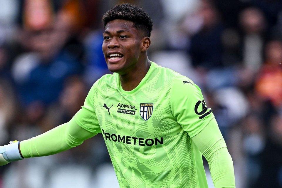 Kurang Puas dengan Komposisi, United Bidik Kiper Jepang?