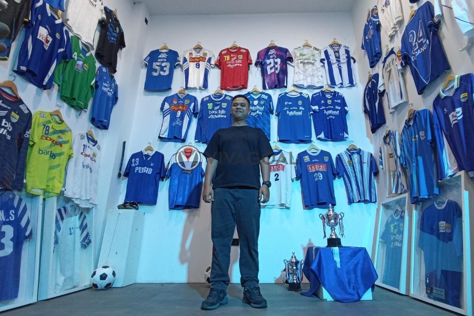 Fahri Abdul Rasyid Gelar Pameran Jersei Persib.