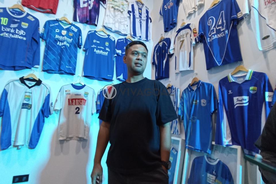 Fahri Abdul Rasyid Gelar Pameran Jersei Persib.