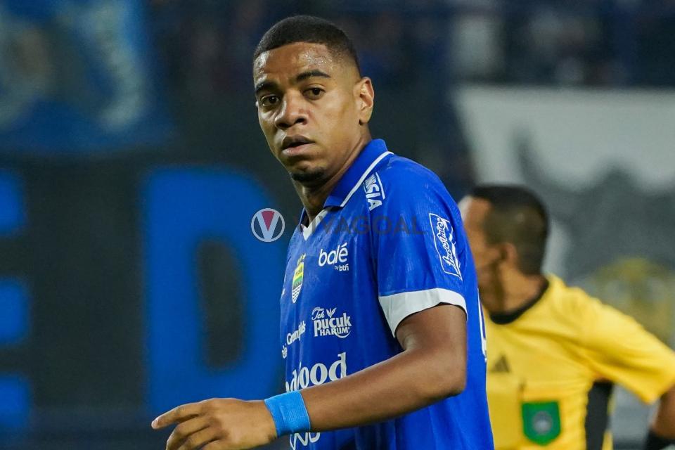 Penyerang Persib, Uilliam Barros