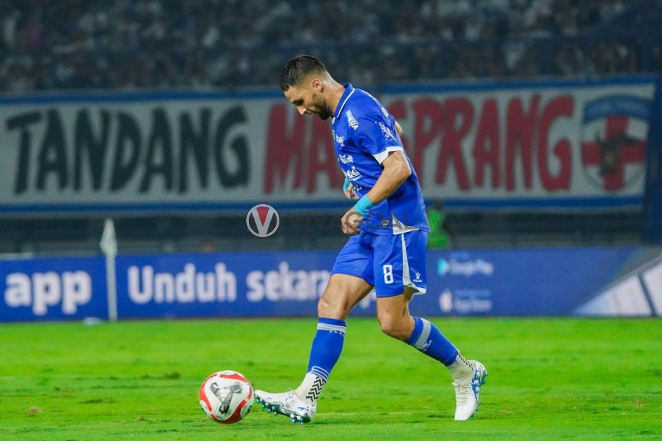 Gelandang Persib, Luciano Guaycochea