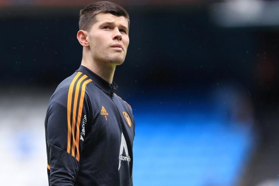 Tinggalkan Leeds, Kiper Prancis Langsung Dibidik Tiga Tim