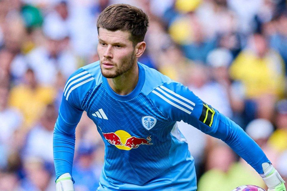 Tinggalkan Leeds, Kiper Prancis Langsung Dibidik Tiga Tim