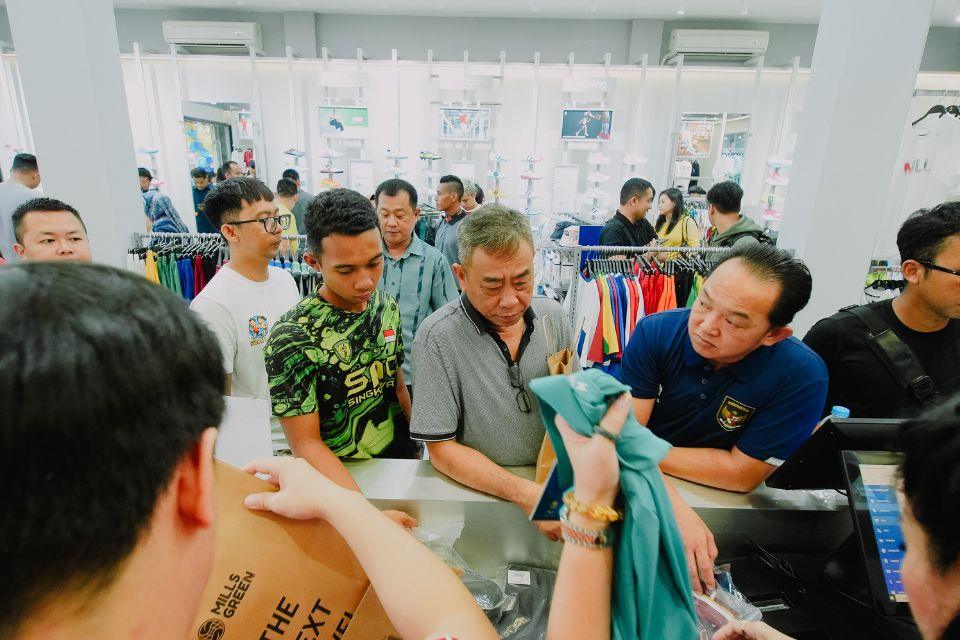 Perkuat Ekpansi ke Kalimantan, Mills Resmi Buka Toko ke-14 di Singkawang