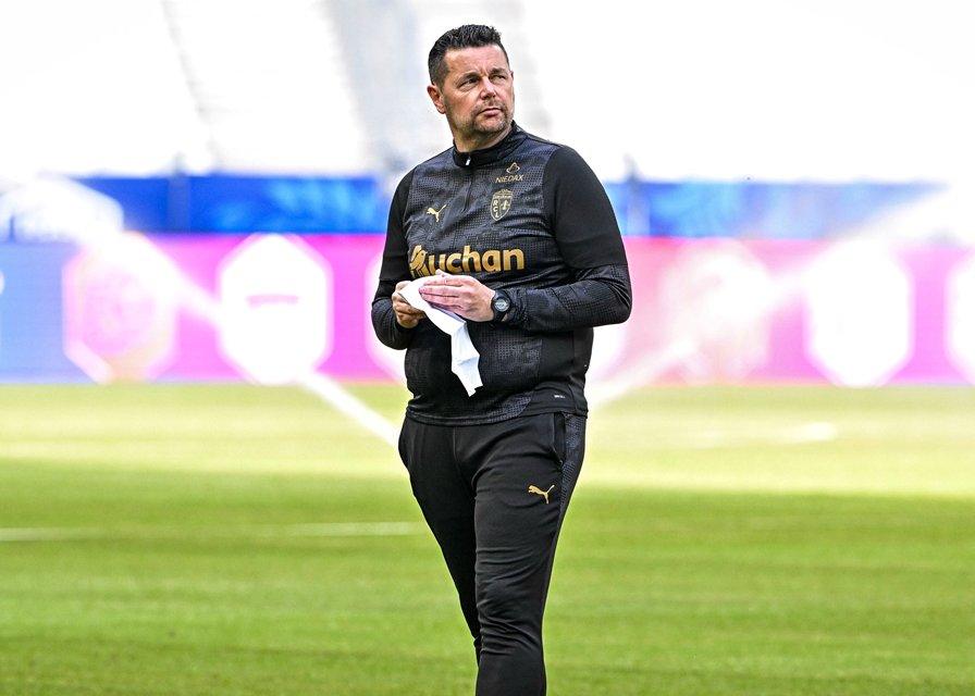 Tebus Pelatih Lens, Segini Biaya yang Harus Dikeluarkan Tim Premier League
