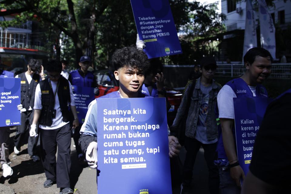 Persib Gelar Gerakan Bebersih
