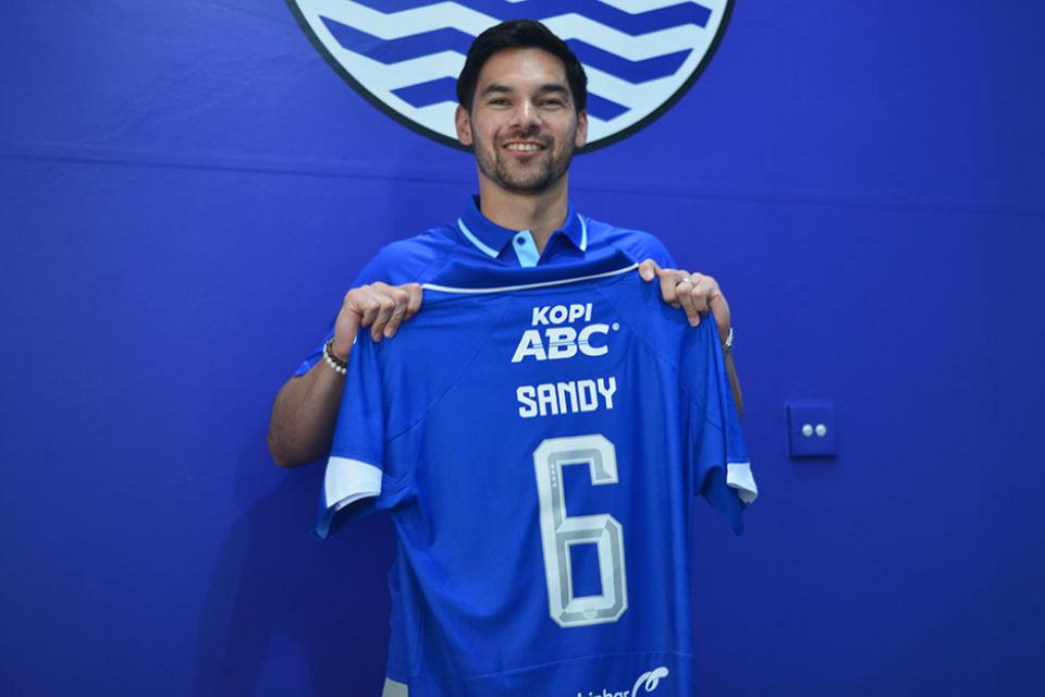 Bek Persib, Sandy Walsh