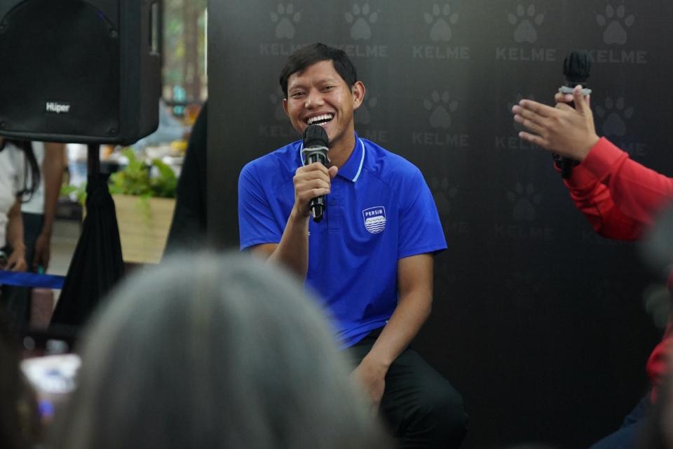 Adam Alis di Launching Pop Up Store Kelme