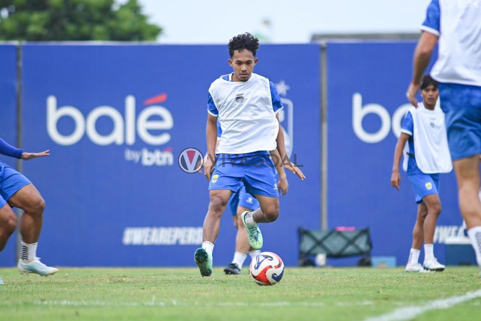 Ikhwan Tanamal Dalam Sesi Latihan Persib