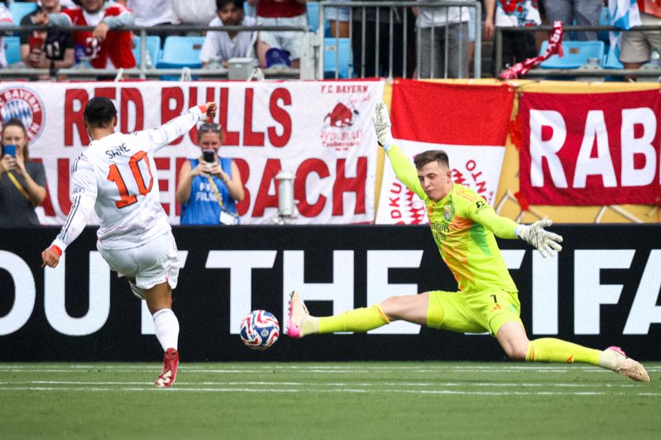 Kiper muda Ukraina milik Benfica, Anatoliy Trubin.