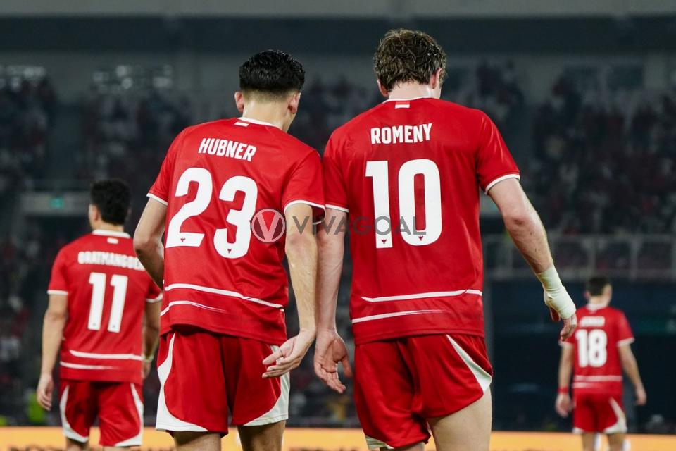 Justin Hubner dan Ole Romeny