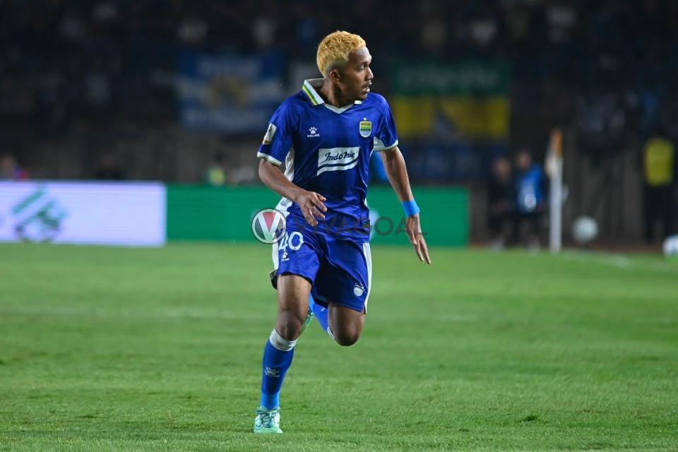 Aksi Pemain Persib, Ikhwan Tanamal.