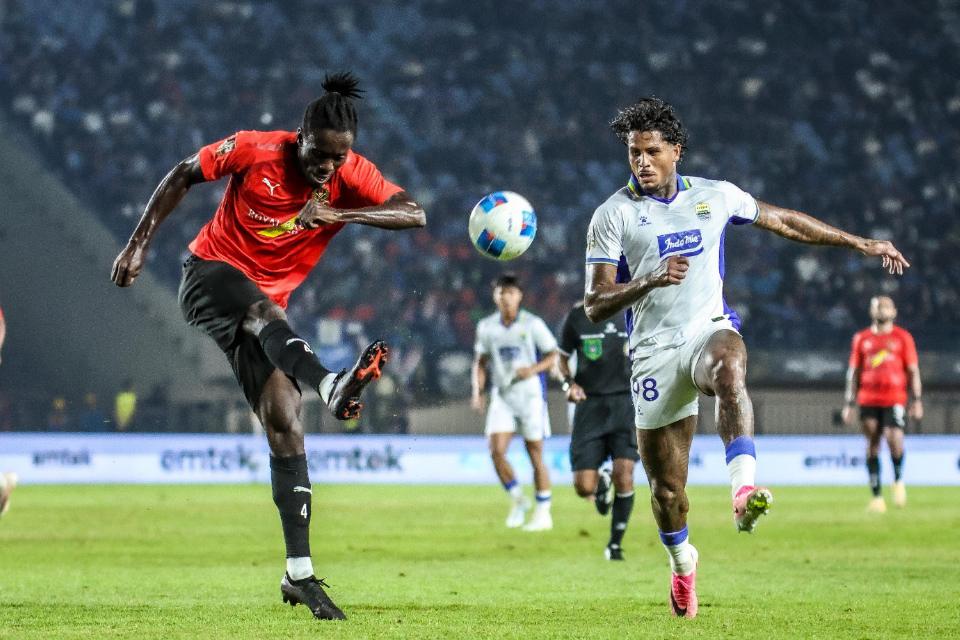 DPMM FC vs Persib