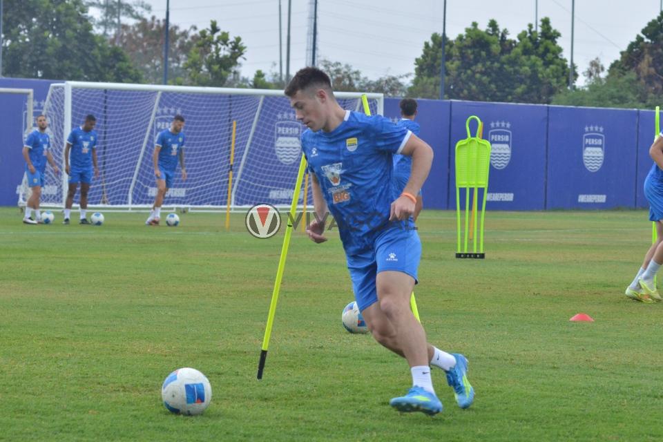 Mariano Peralta Jalani Latihan Bersama Persib.