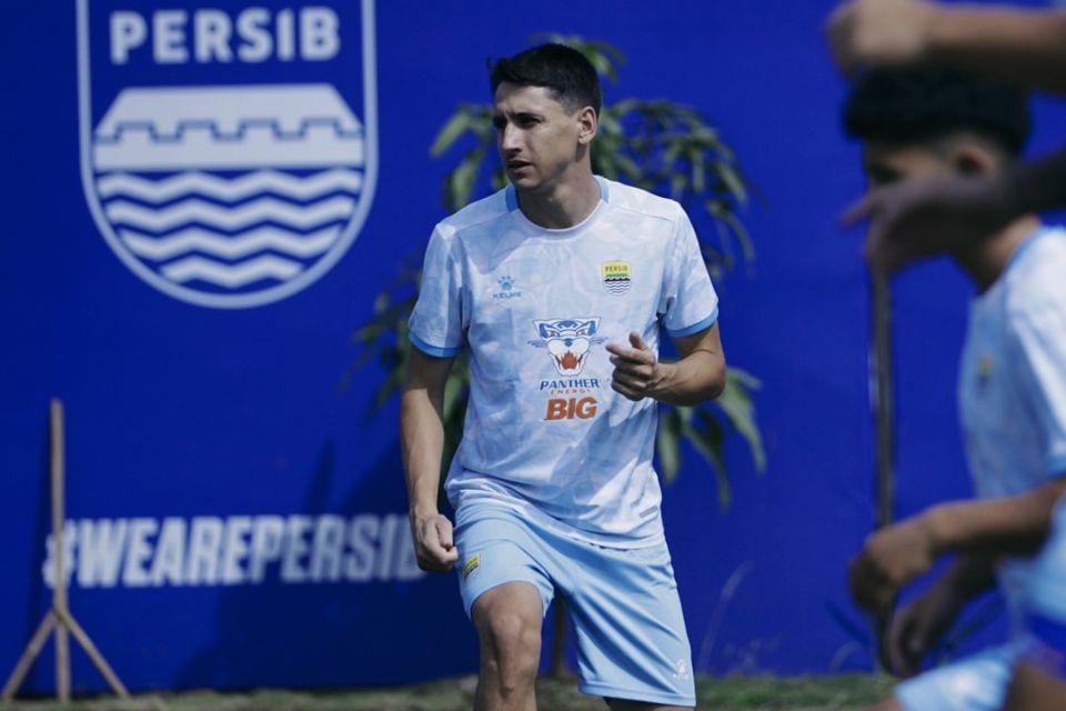 Luka Menalo Sudah Tak Sabar Kenakan Jersey Persib di Piala Presiden