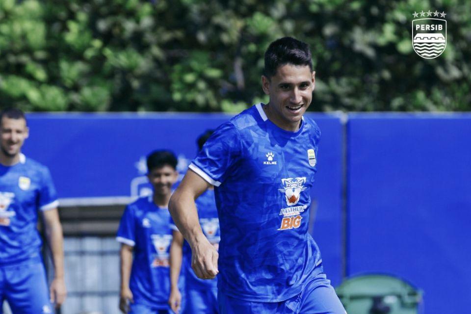 Luka Menalo Sudah Tak Sabar Kenakan Jersey Persib di Piala Presiden