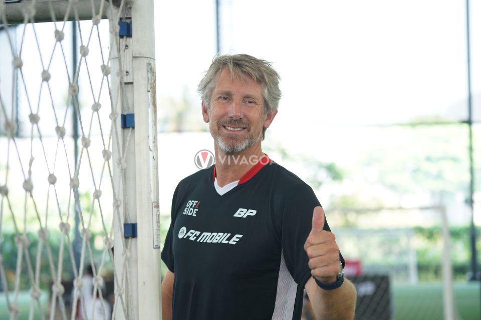 Edwin van der Sar Hadir di Jakarta, Ramaikan Coaching Clinic Hingga Fun Match