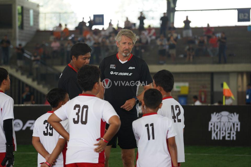 Edwin van der Sar Hadir di Jakarta, Ramaikan Coaching Clinic Hingga Fun Match