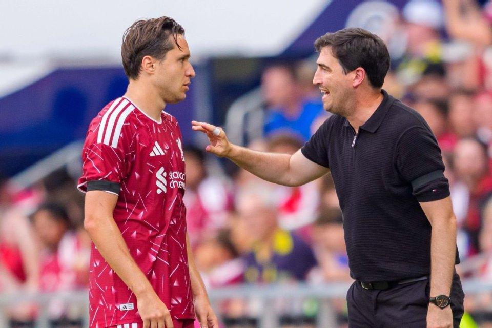 Dikaitkan dengan Tim Spanyol dan Italia, Chiesa Bakal Bertahan di Liverpool!