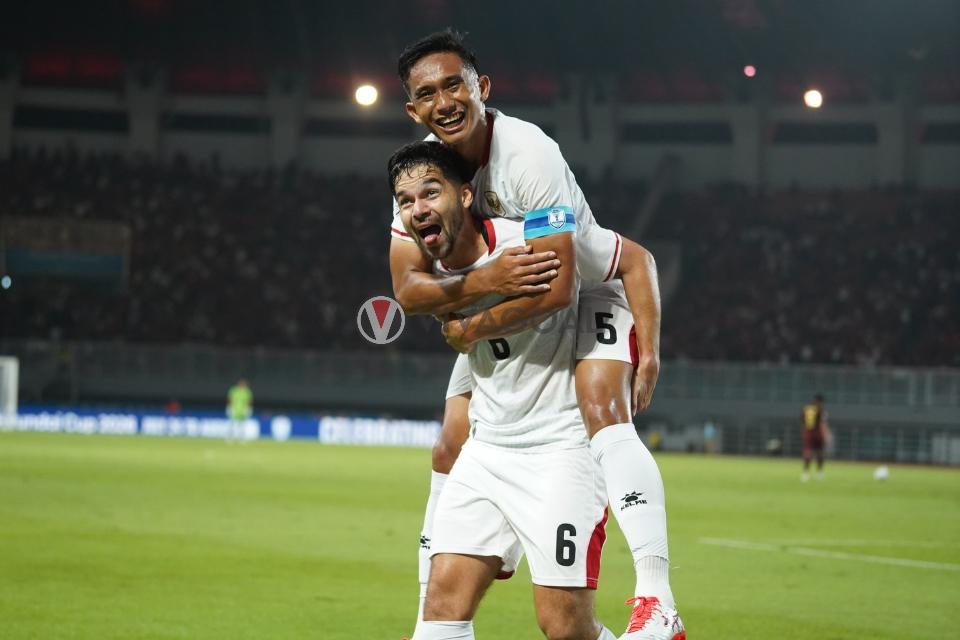 Rizky Ridho dan Sandy Walsh