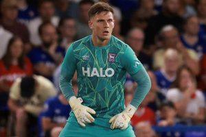 Meski Baru Didatangkan, Kiper Tim Promosi Inggris Akan Disekolahkan ke Valencia?