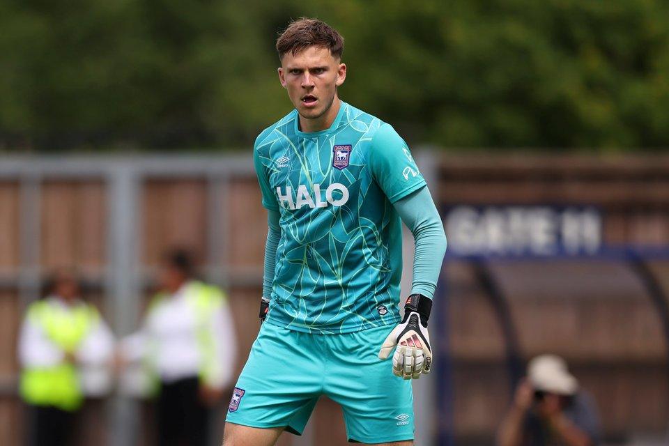 Meski Baru Didatangkan, Kiper Tim Promosi Inggris Akan Disekolahkan ke Valencia?