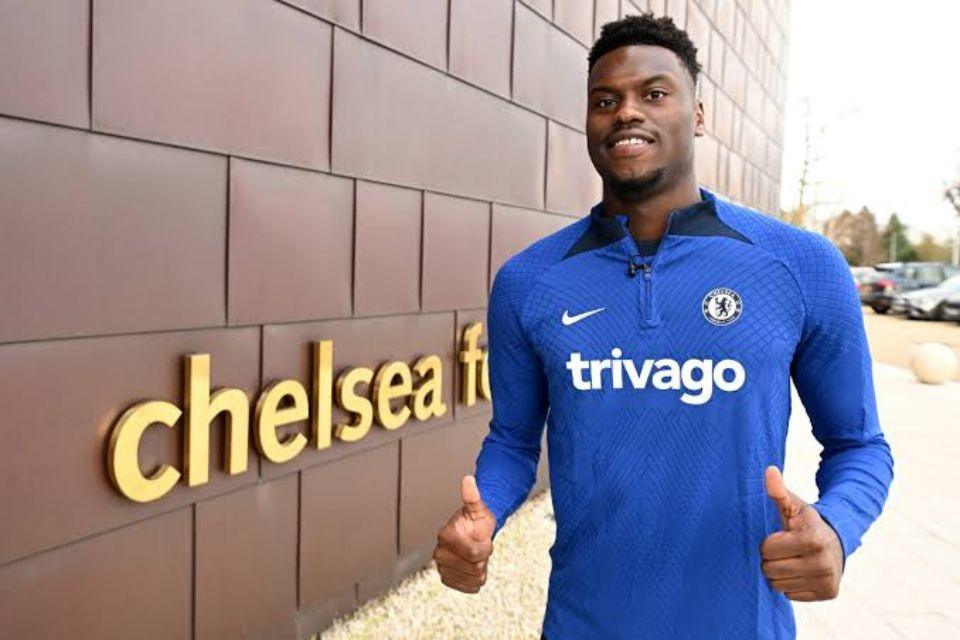 Napoli Pede Dapatkan Bek Chelsea Meski Harganya Naik